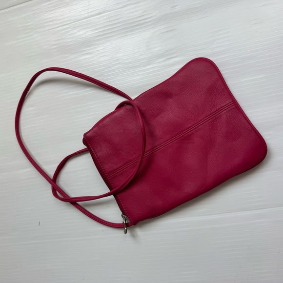 Wilsons Leather Elegant fuschia Crossbody Bag - Picture 2 of 6